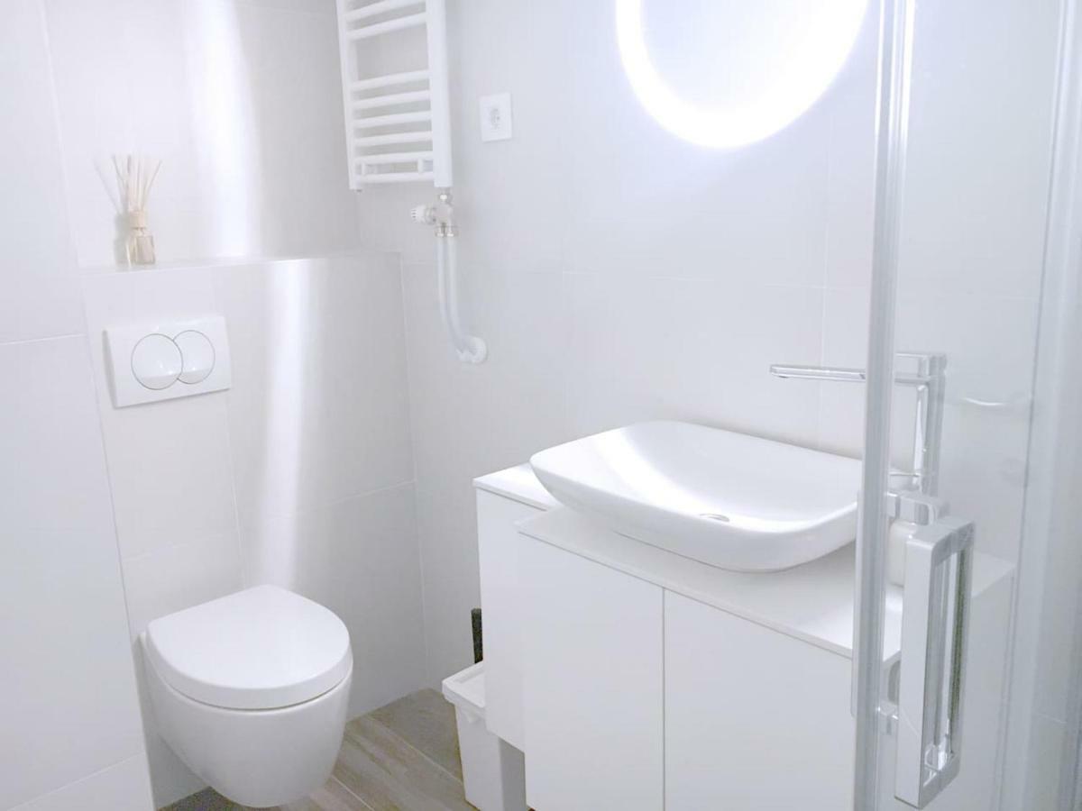 New Central Light Apartment With Private Parking Novi Sad Ngoại thất bức ảnh